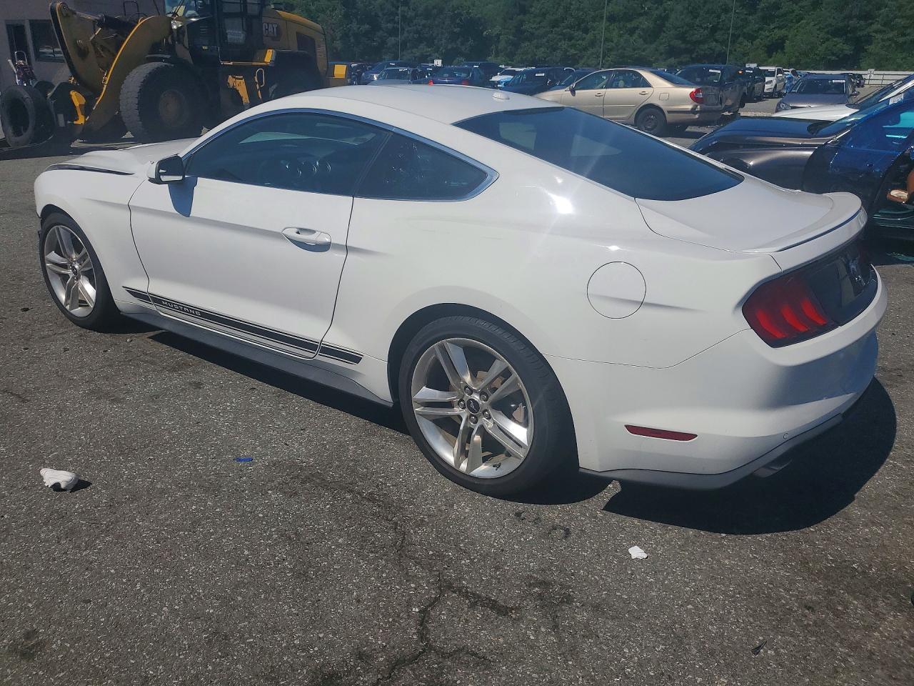 2018 Ford Mustang - zdjęcie 2
