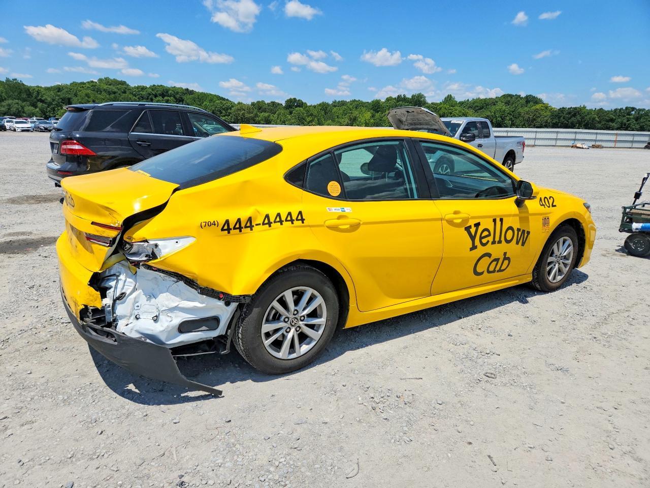 2026 Toyota Camry Le - zdjęcie 3