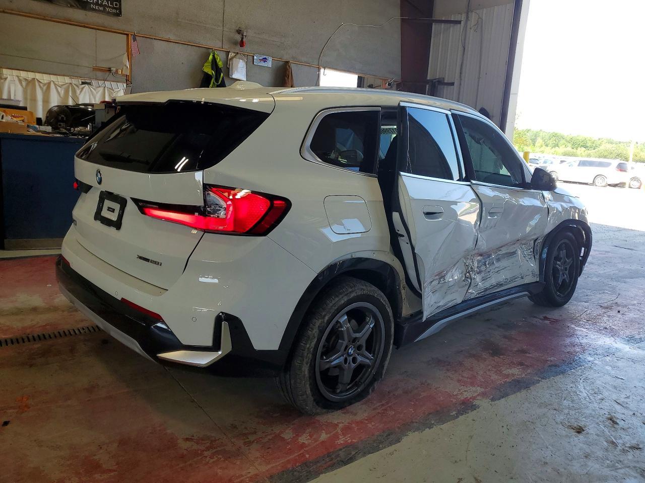 2025 BMW X1 xDrive28I - zdjęcie 3