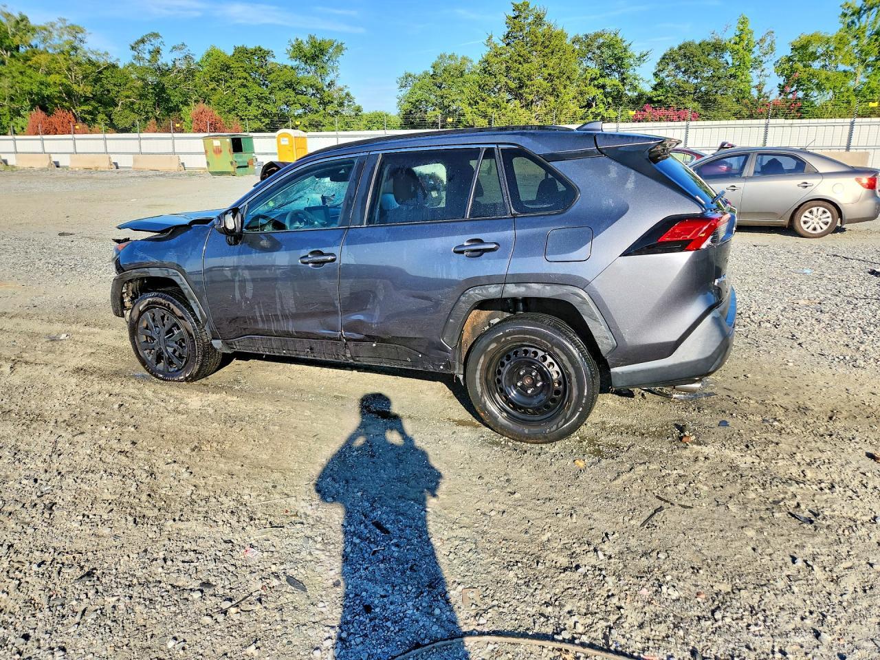 2020 Toyota Rav4 Le - zdjęcie 2