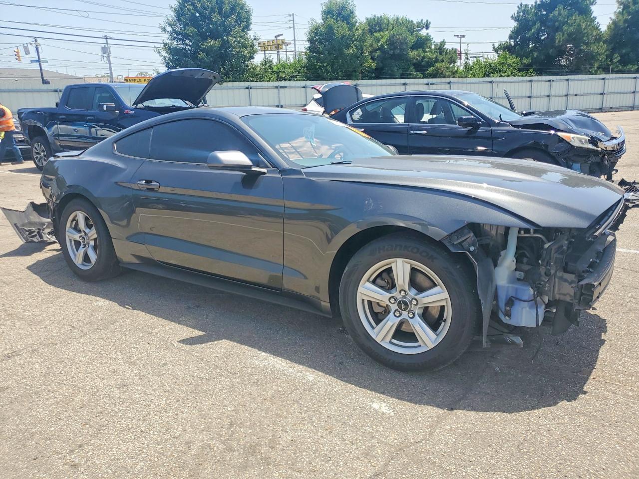 2017 Ford Mustang - zdjęcie 4