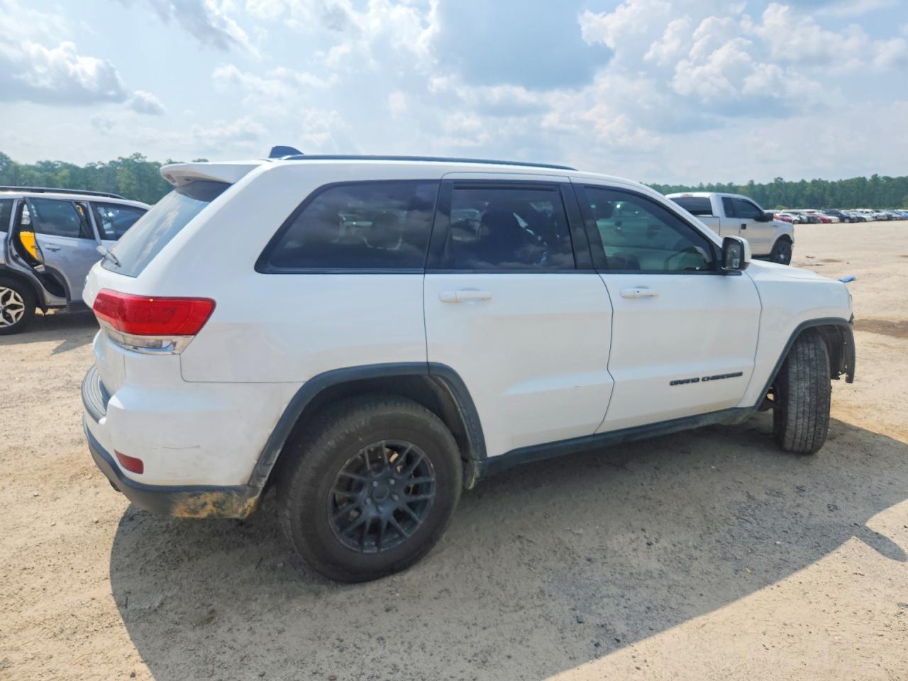 2017 Jeep Grand Cherokee Laredo - zdjęcie 3