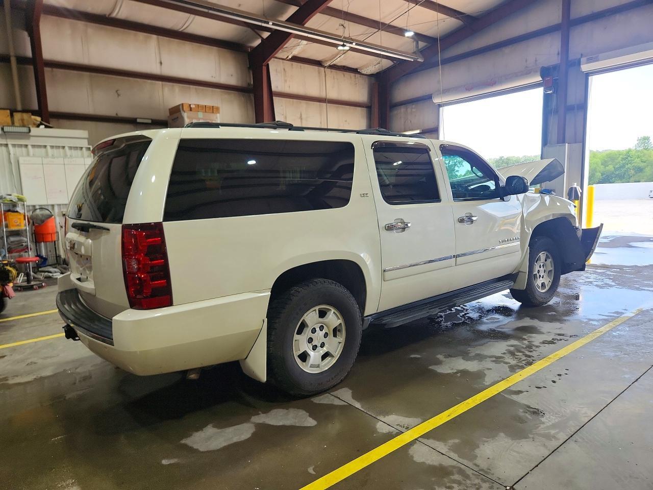 2013 Chevrolet Suburban K1500 Ltz - zdjęcie 3