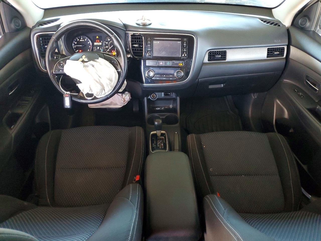 2016 Mitsubishi Outlander Se - zdjęcie 8