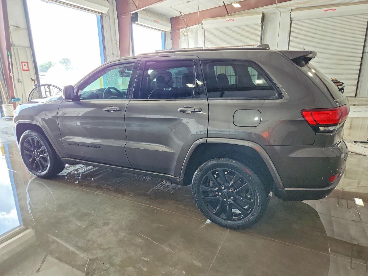 2019 Jeep Grand Cherokee Laredo - zdjęcie 2