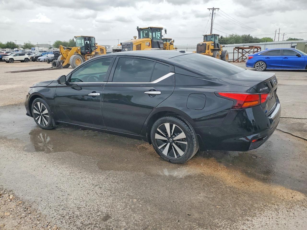 2021 Nissan Altima Sv - zdjęcie 2