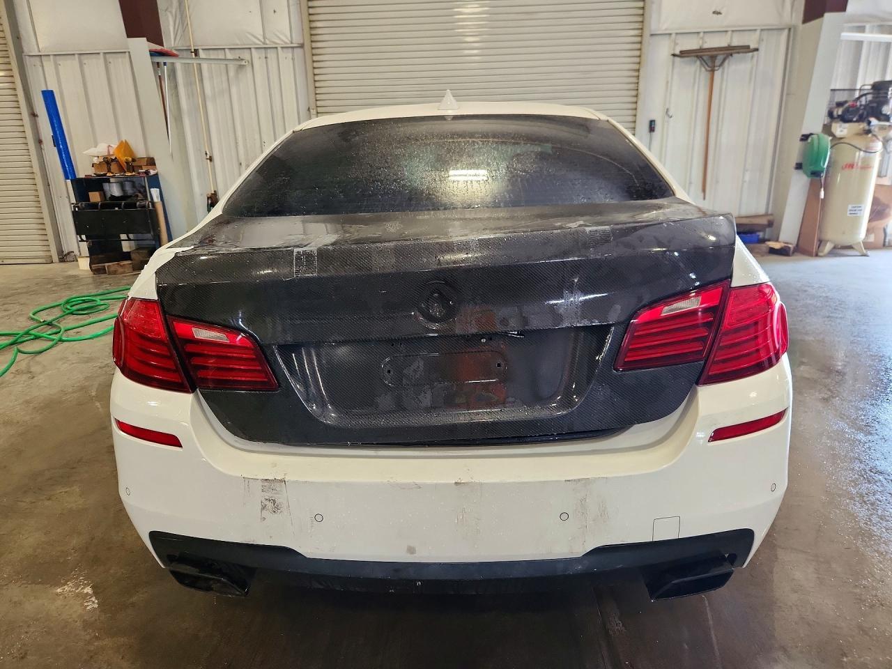 2016 BMW Seria 5 550i - zdjęcie 6