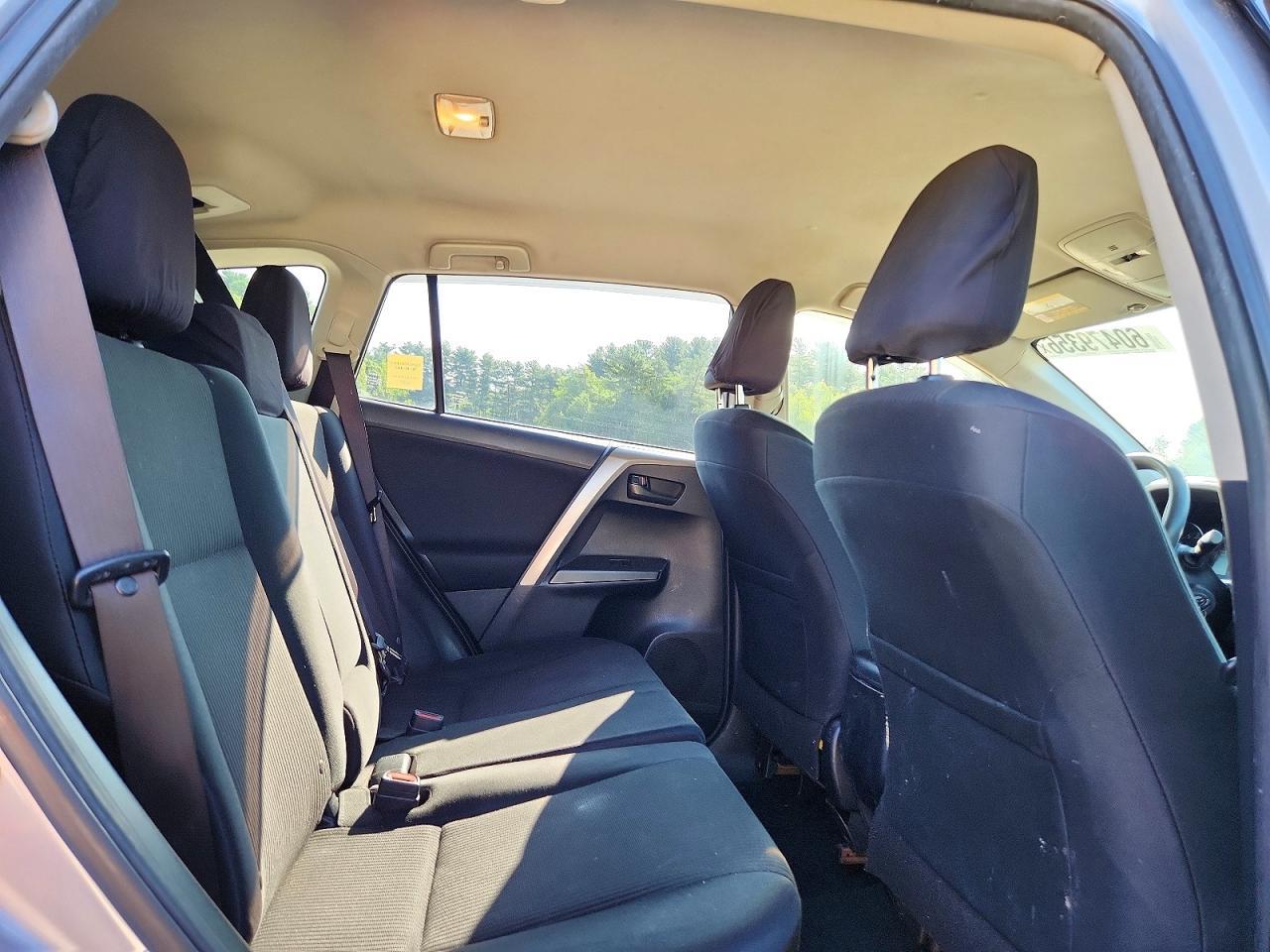 2018 Toyota Rav4 Le - zdjęcie 11