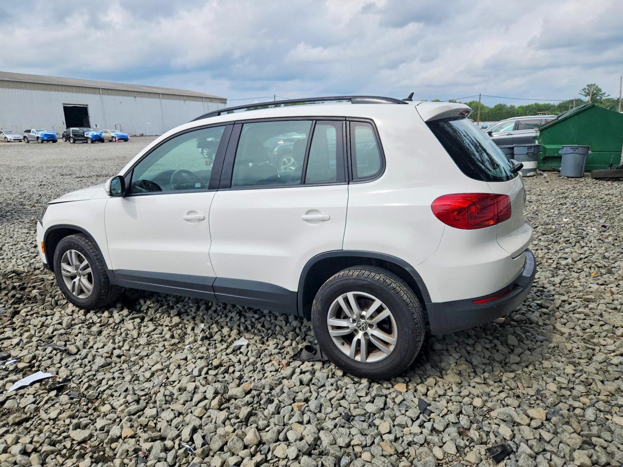 2016 Volkswagen Tiguan S - zdjęcie 2