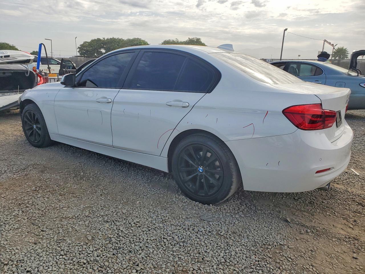 2018 BMW 320 I - zdjęcie 2