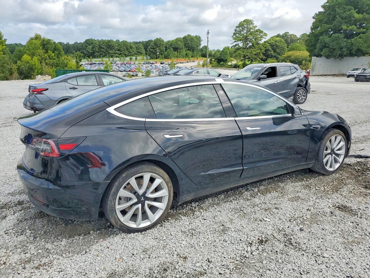 2020 Tesla Model 3 - zdjęcie 3