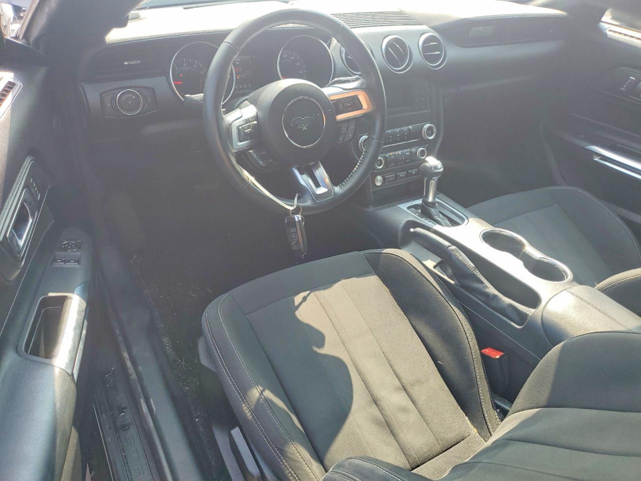 2019 Ford Mustang - zdjęcie 8