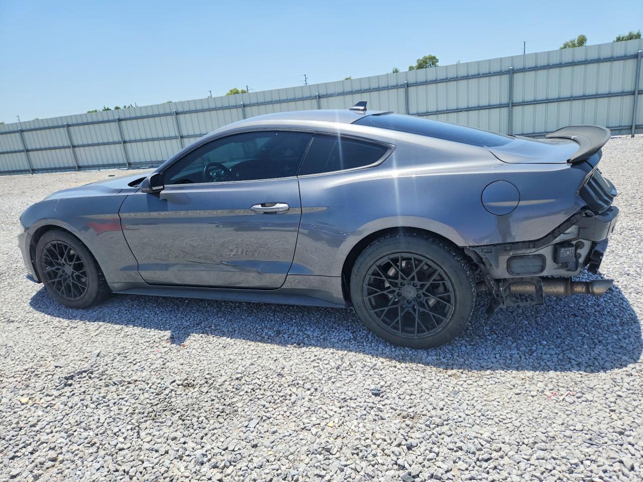 2021 Ford Mustang - zdjęcie 2
