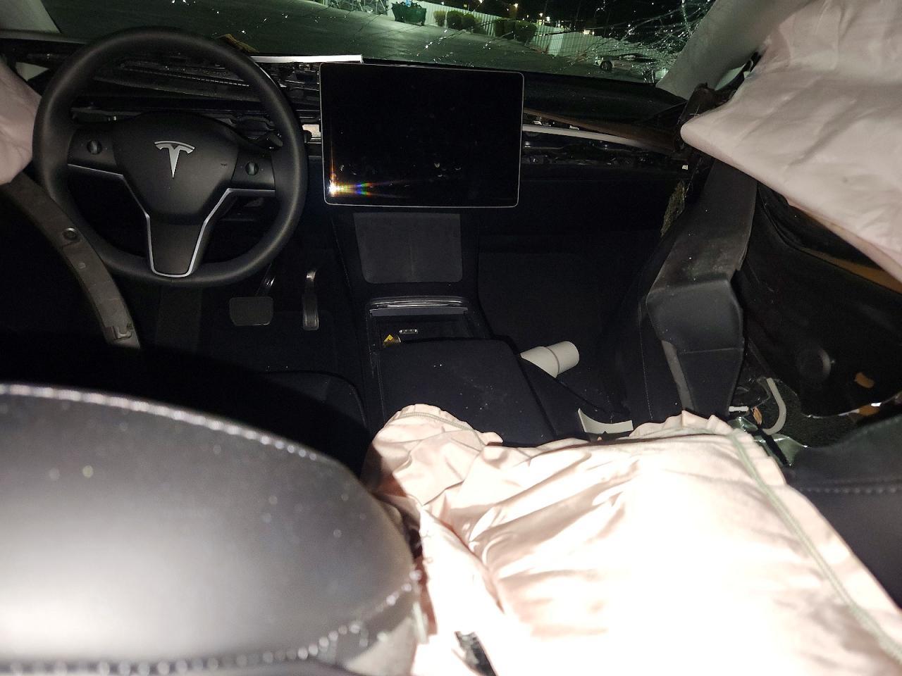 2024 Tesla Model Y - zdjęcie 8