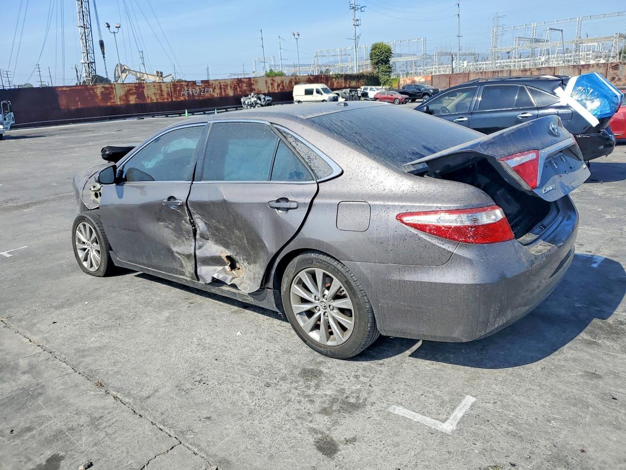 2015 Toyota Camry Xle - zdjęcie 2