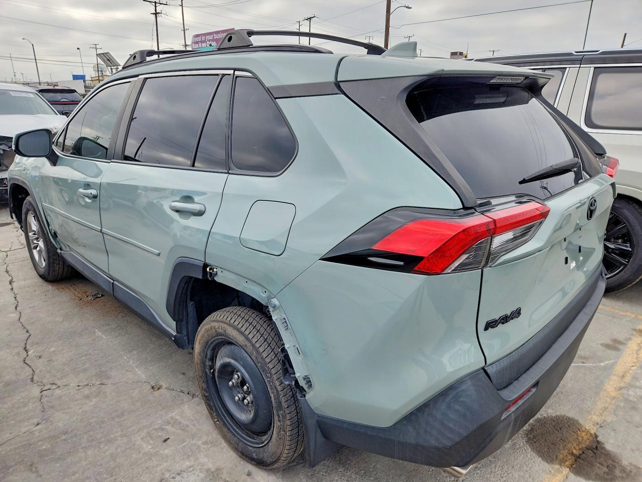 2023 Toyota Rav4 Xle - zdjęcie 2