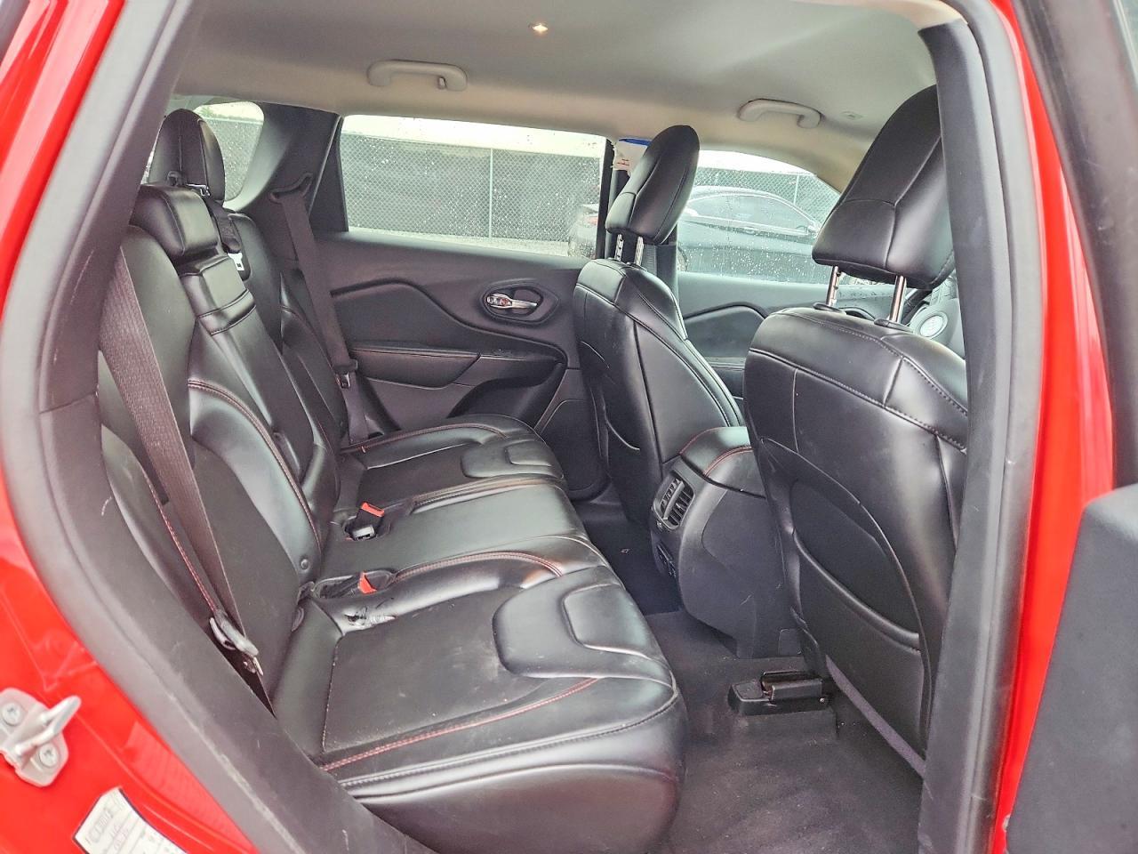 2019 Jeep Cherokee Trailhawk - zdjęcie 10