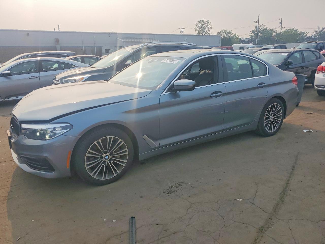 2019 BMW Seria 5 540i - zdjęcie główne