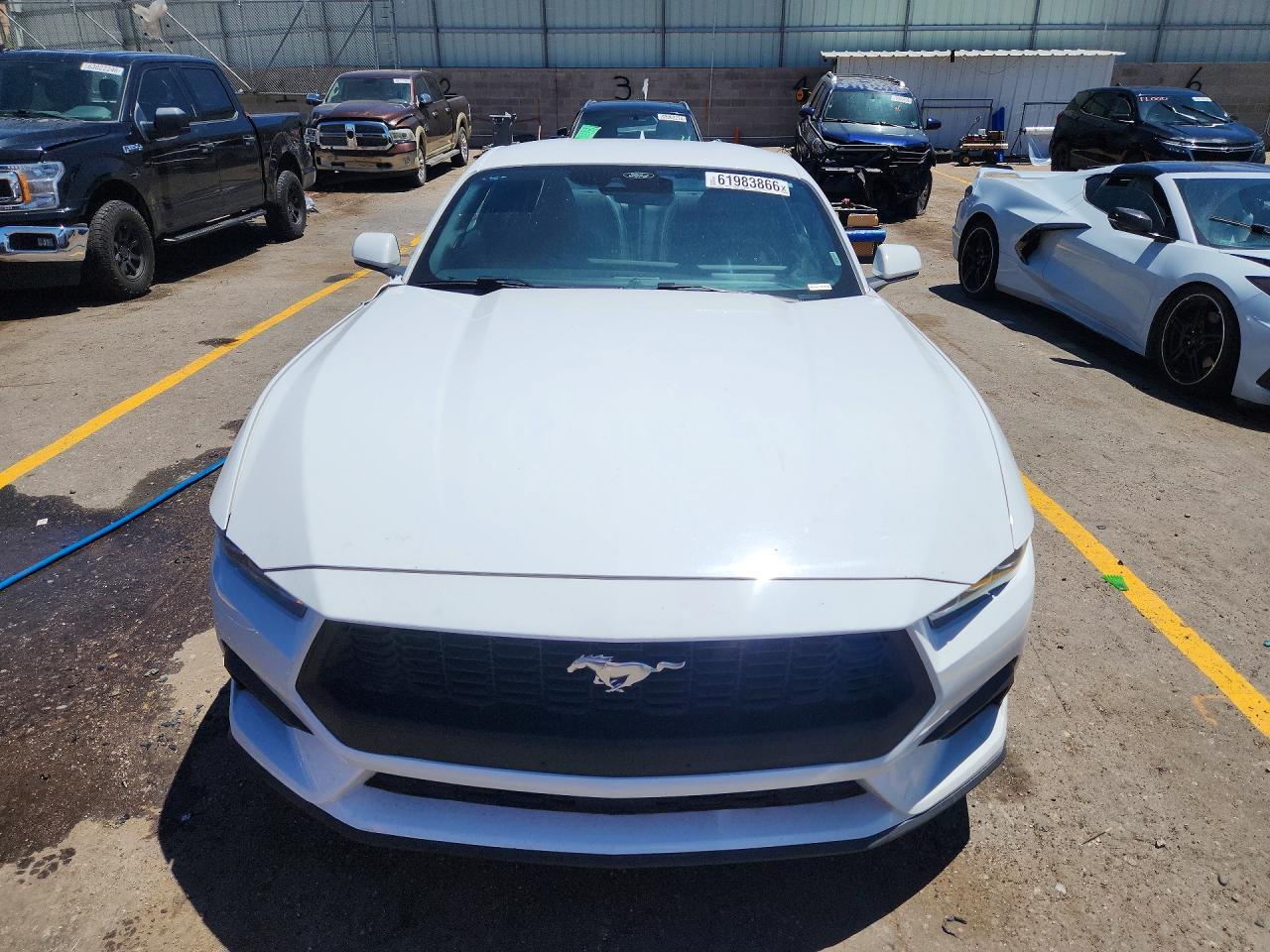 2024 Ford Mustang - zdjęcie 5
