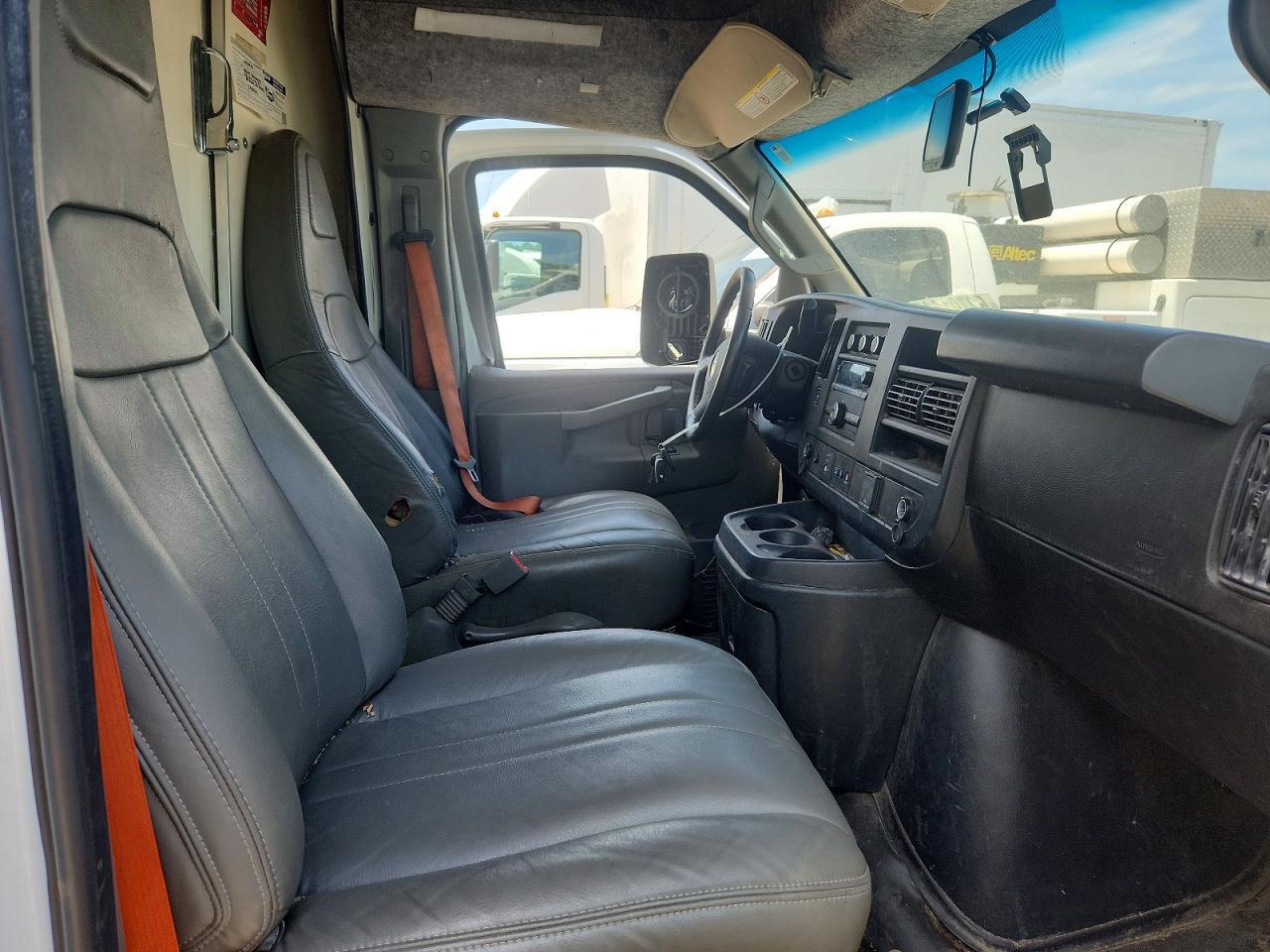 2023 Chevrolet Express G3500 - zdjęcie 11
