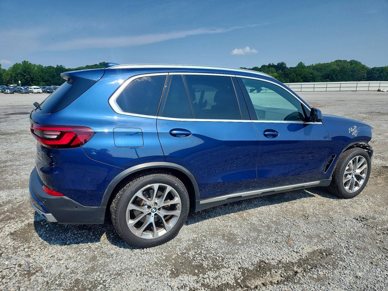 2021 BMW X5 xDrive40I - zdjęcie 3