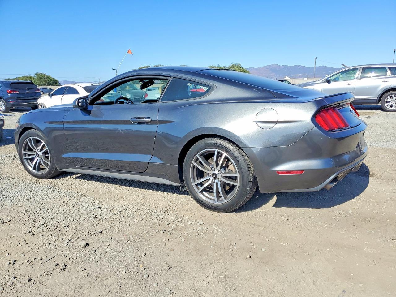2016 Ford Mustang - zdjęcie 2