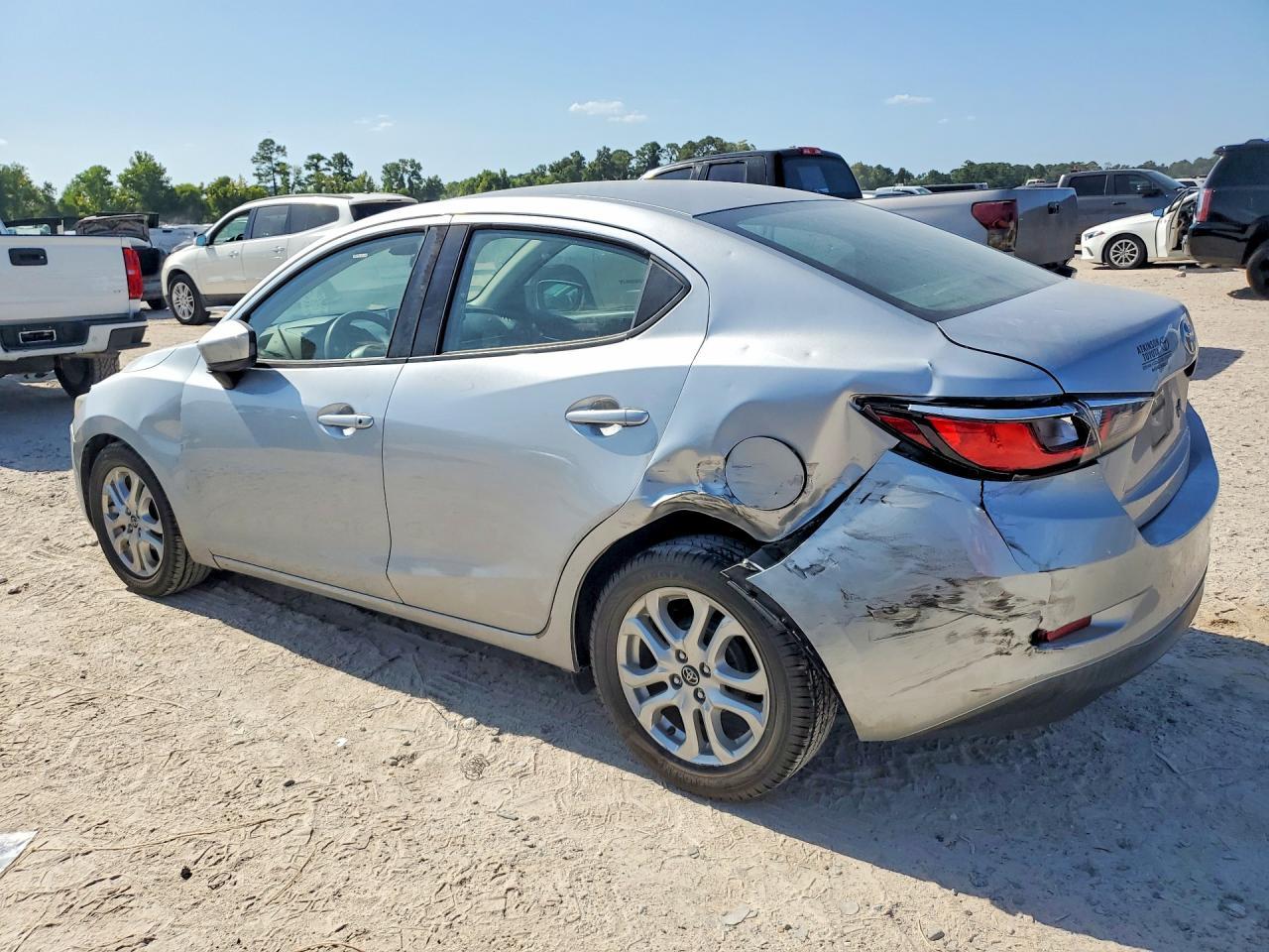 2018 Toyota Yaris Ia Base - zdjęcie 2