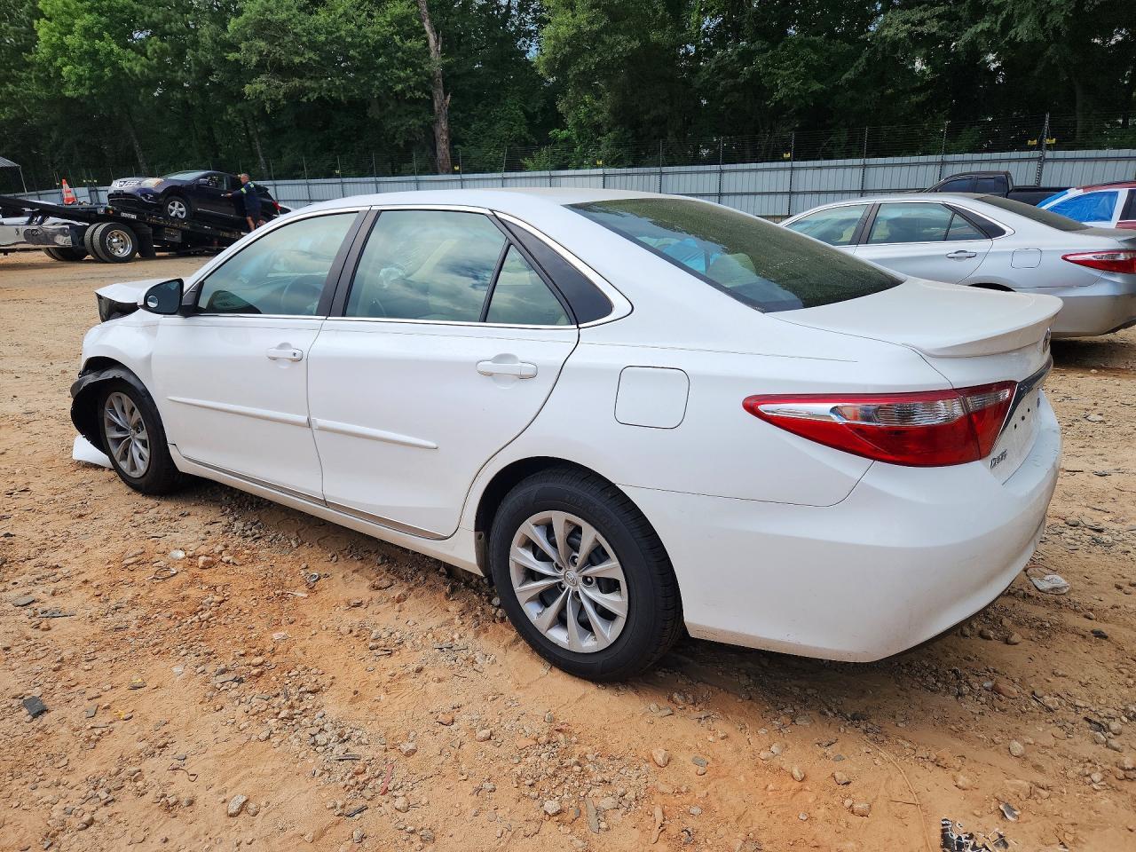 2017 Toyota Camry Le - zdjęcie 3