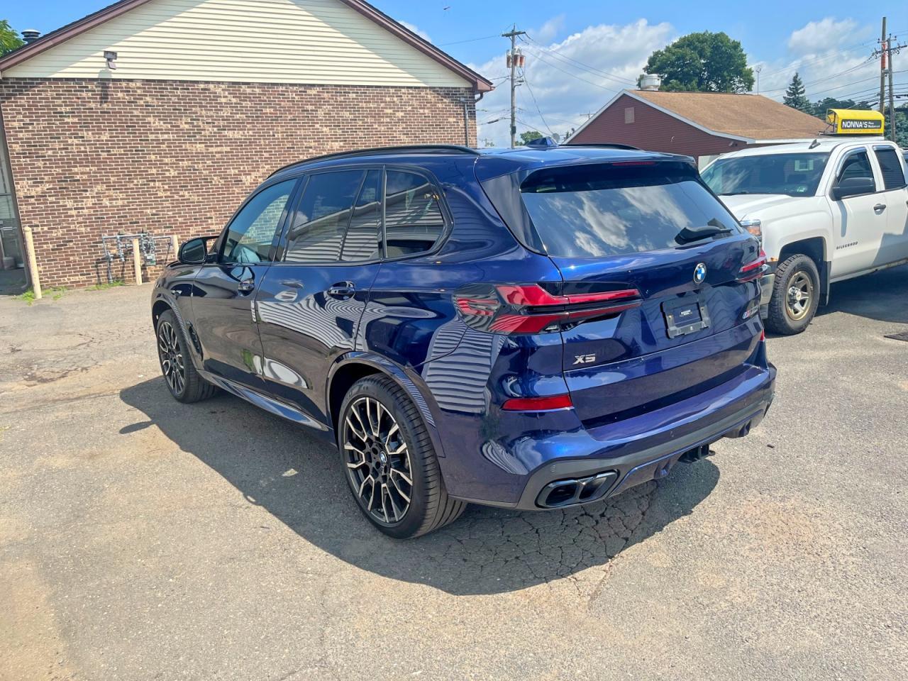 2024 BMW X5 M60I - zdjęcie 2
