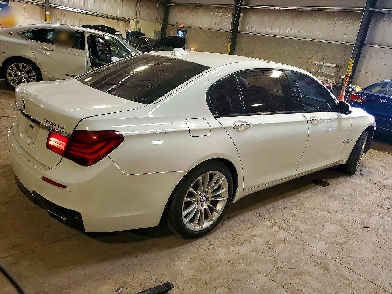 2014 BMW 750 Li - zdjęcie 3