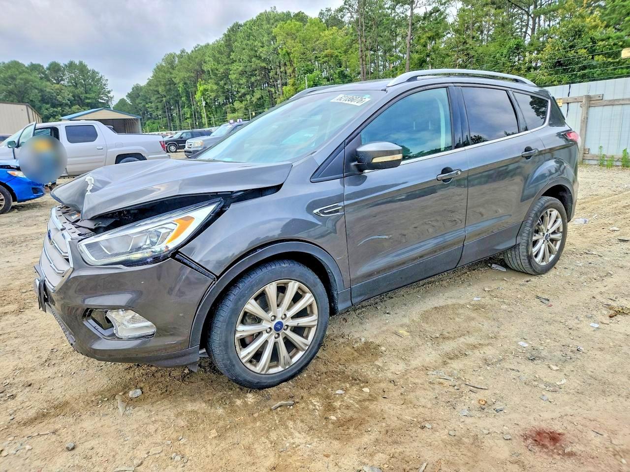 2017 Ford Escape Titanium - zdjęcie główne
