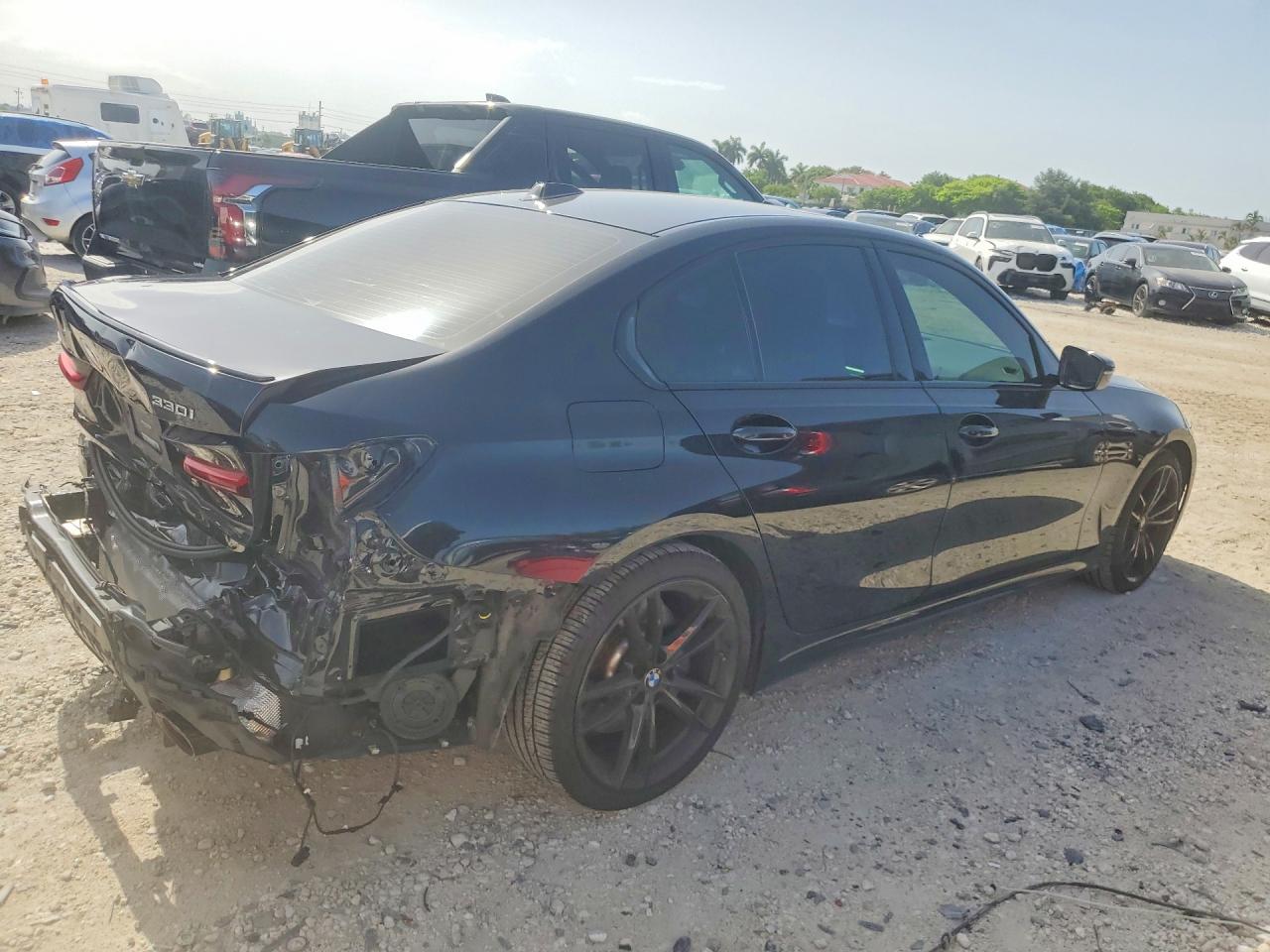 2023 BMW 330I - zdjęcie 3