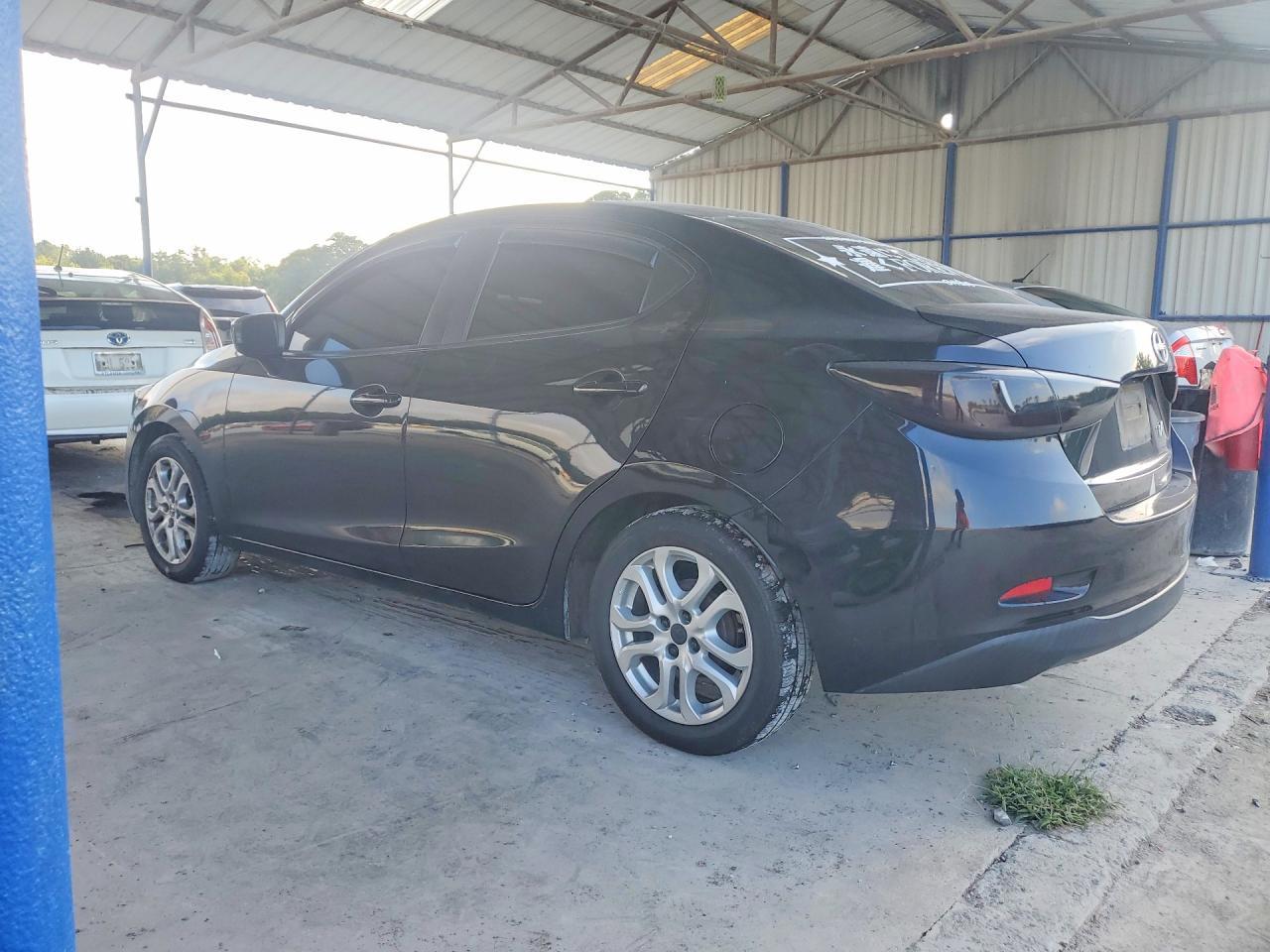 2016 Toyota Scion Ia - zdjęcie 2