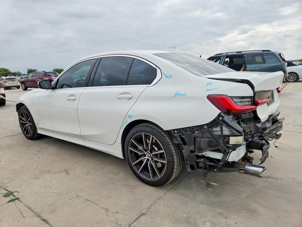 2022 BMW 330I - zdjęcie 2
