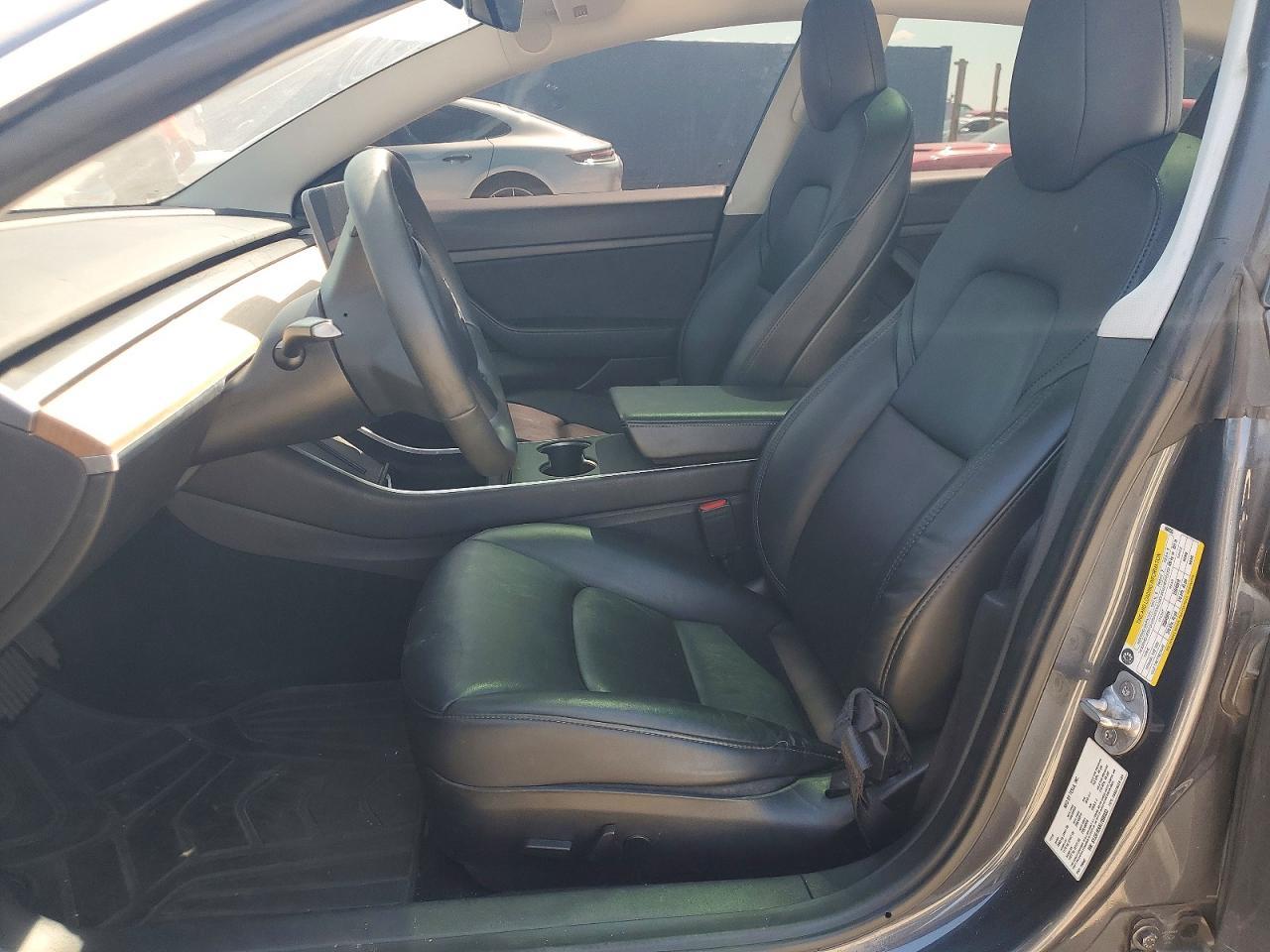 2020 Tesla Model 3 - zdjęcie 7