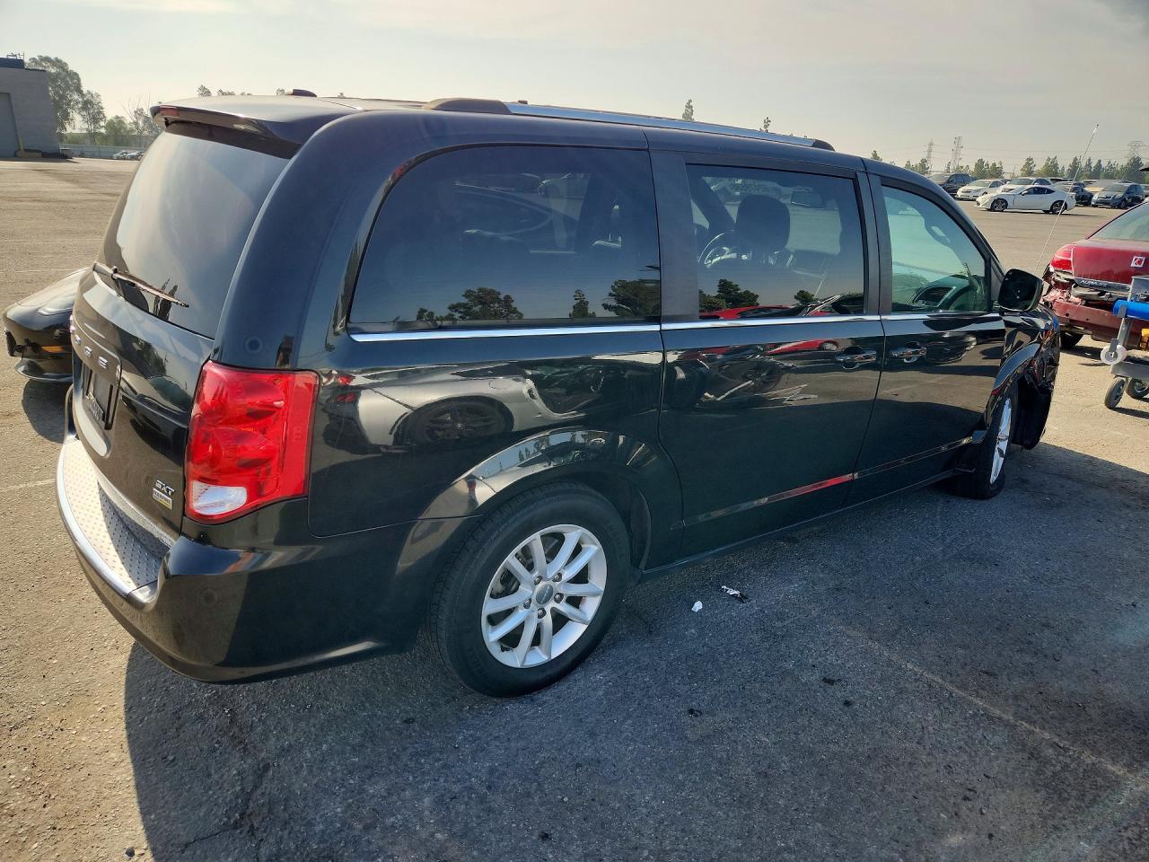 Dodge Grand Caravan - zdjęcie 3