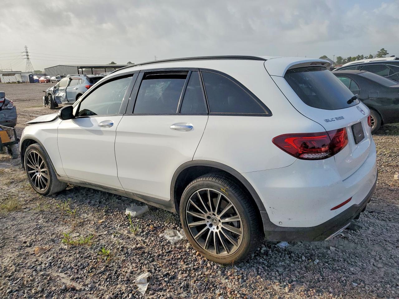 2022 Mercedes-Benz Glc 300 - zdjęcie 2