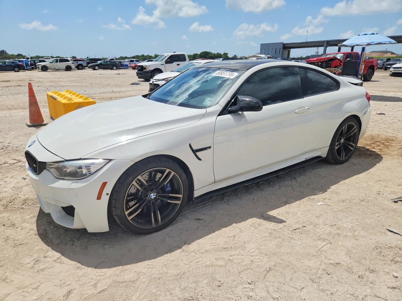2015 BMW M4 - zdjęcie główne