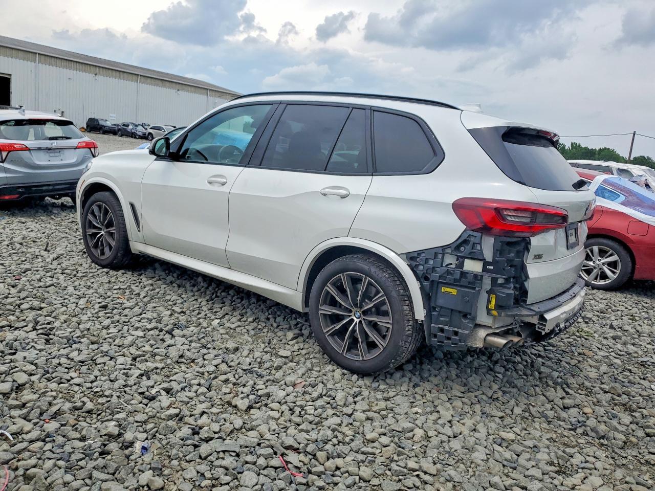 2021 BMW X5 M50I - zdjęcie 2
