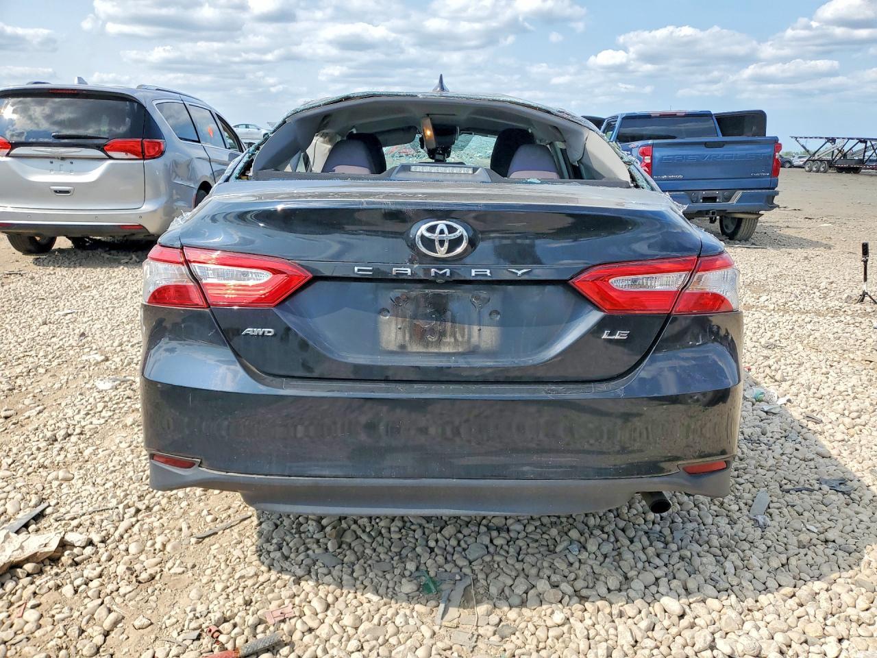 2020 Toyota Camry Le - zdjęcie 6