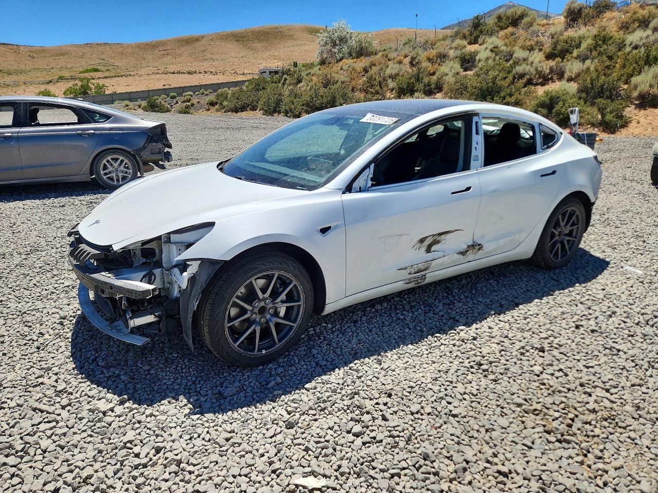 2019 Tesla Model 3 - zdjęcie główne