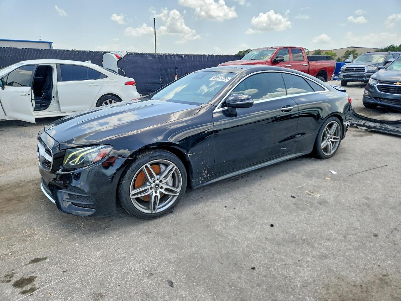 2018 Mercedes-Benz E 400 - zdjęcie główne