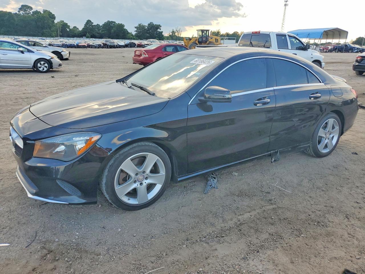 2017 Mercedes-Benz Cla 250 4Matic - zdjęcie główne