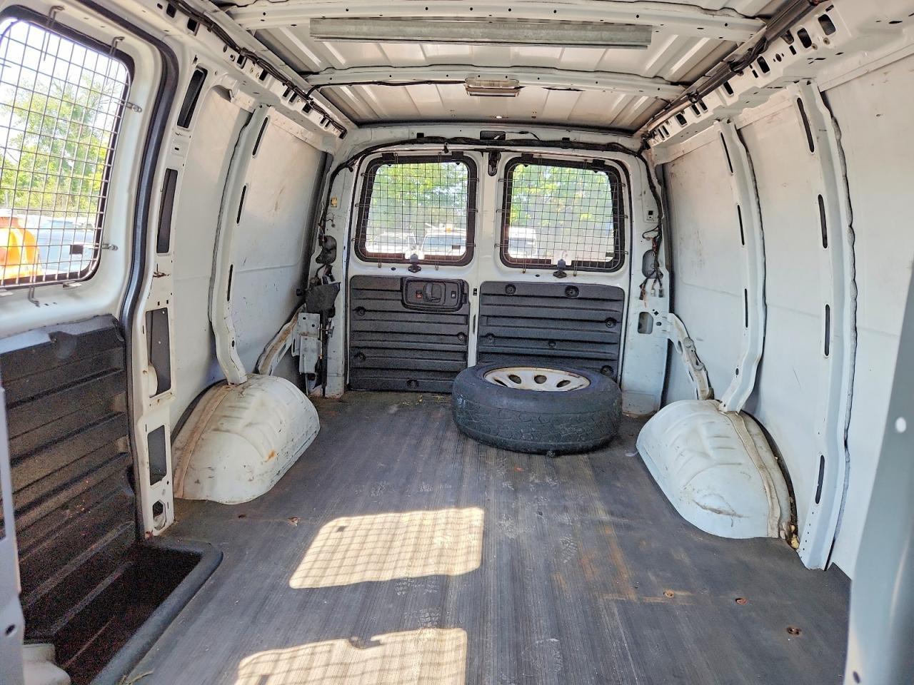 2014 Chevrolet Express G1500 - zdjęcie 10