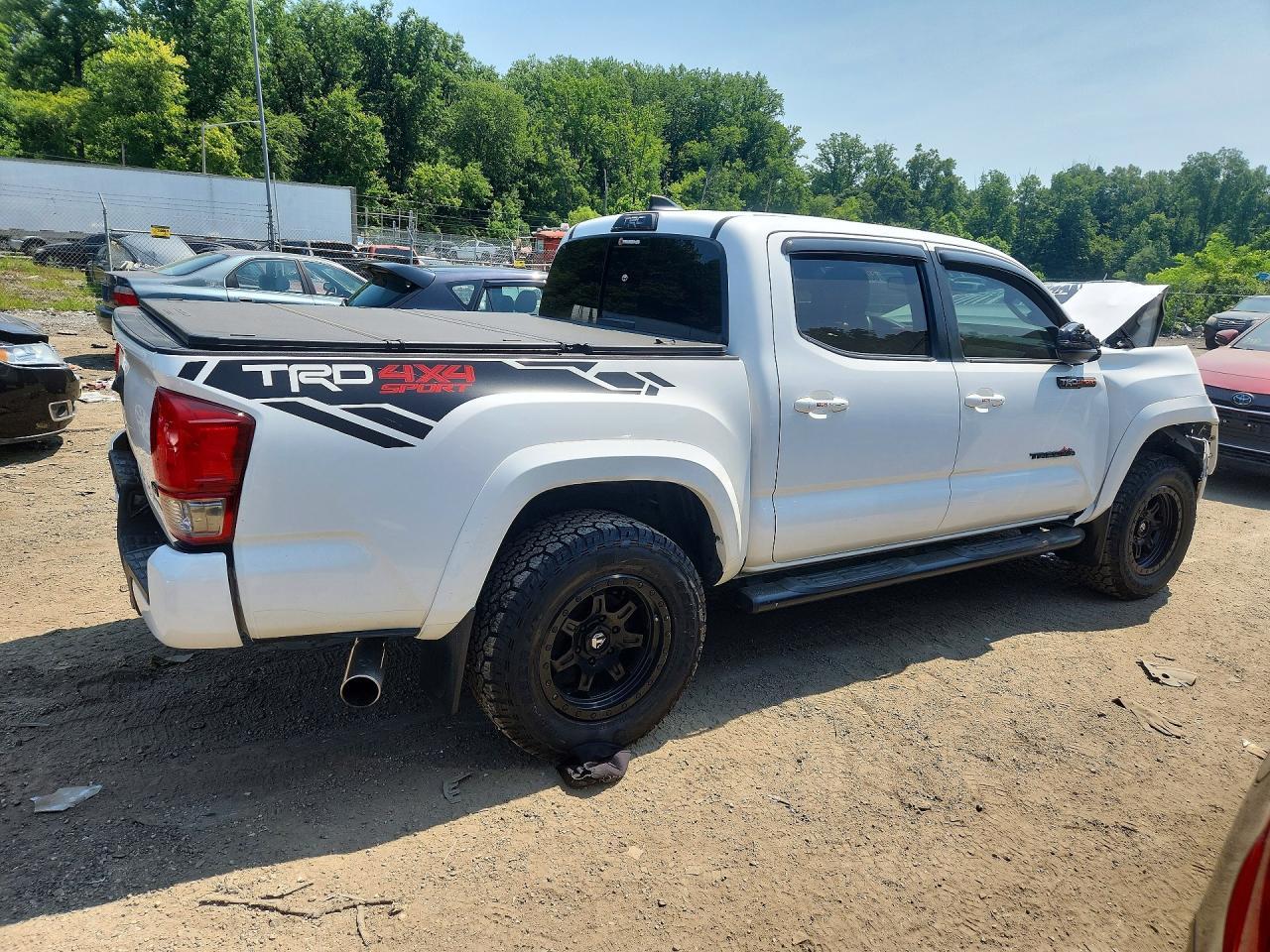 2017 Toyota Tacoma Trd Sport - zdjęcie 3