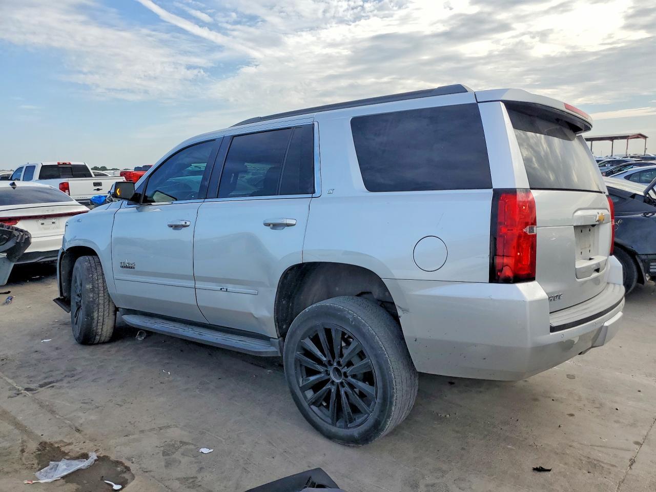 2018 Chevrolet Tahoe C1500 Lt - zdjęcie 2