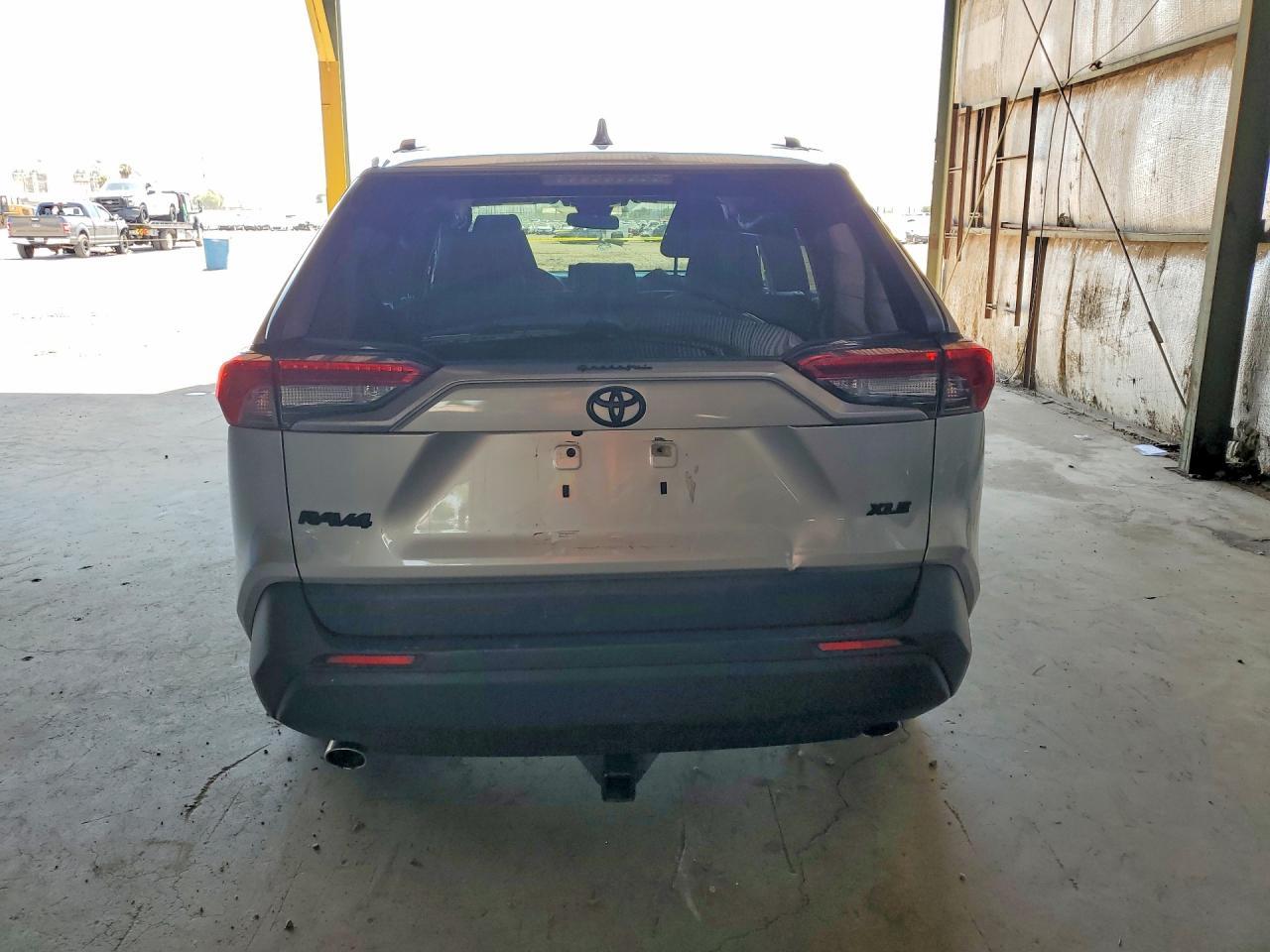 2020 Toyota Rav4 Xle - zdjęcie 6
