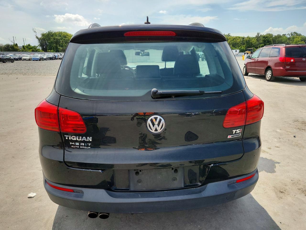 2016 Volkswagen Tiguan S - zdjęcie 6
