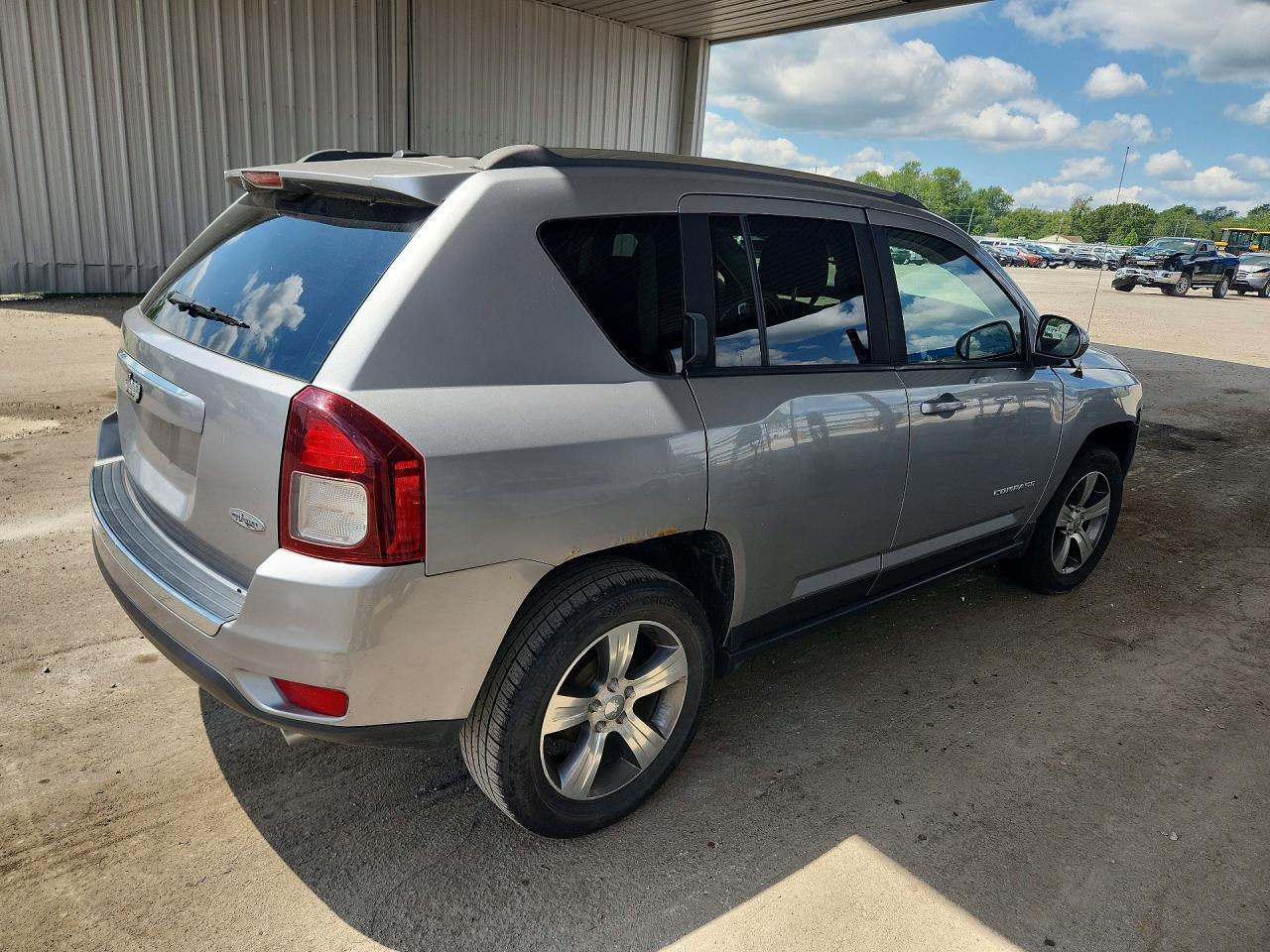 2016 Jeep Compass Latitude - zdjęcie 3