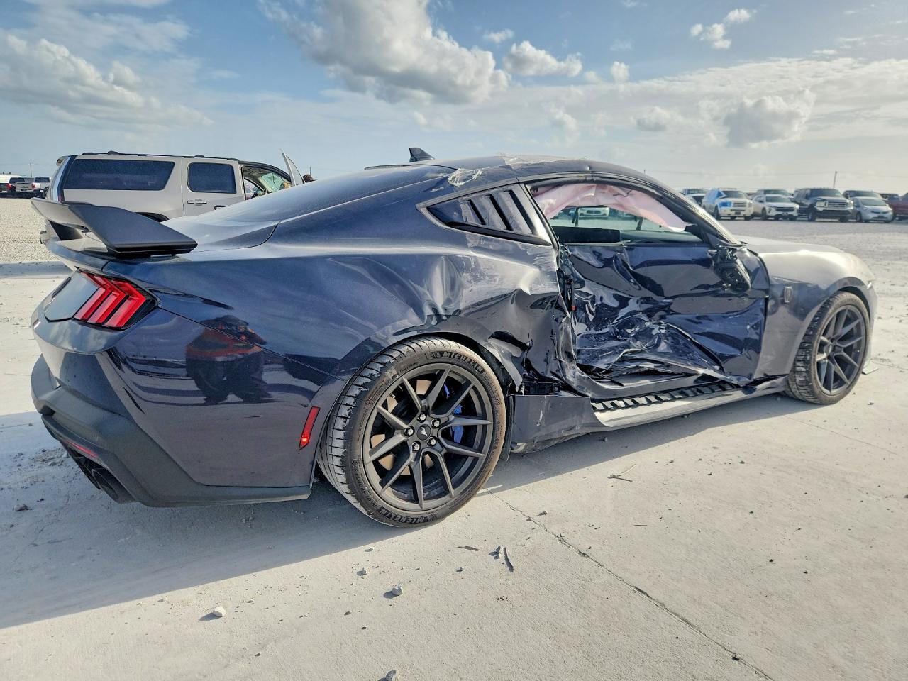 2024 Ford Mustang Dark Horse - zdjęcie 3